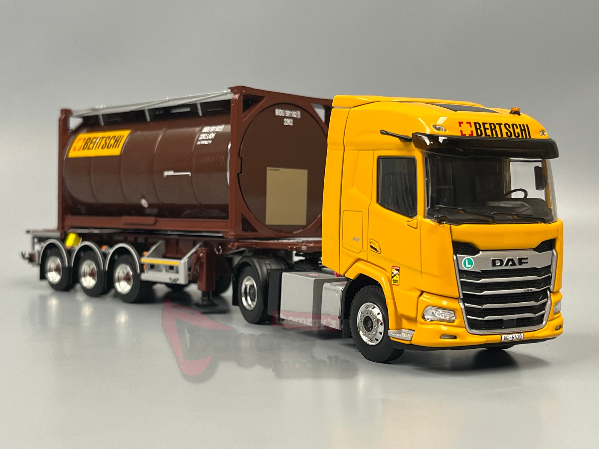 01-5110 - WSI -DAF XG SH mit 30ft Auflieger und 20ft Tankcontainer - Bertschi - CH